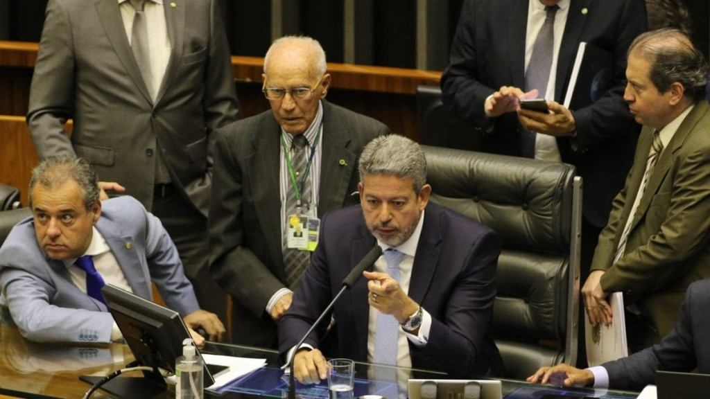 Fabio Rodrigues-Pozzebom/Agência Brasil Arthur Lira e deputados durante sessão na Câmara