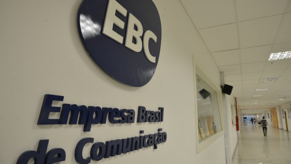 Ex-assessor de Jair e Eduardo Bolsonaro é nomeado para cargo de R$ 14 mil na EBC