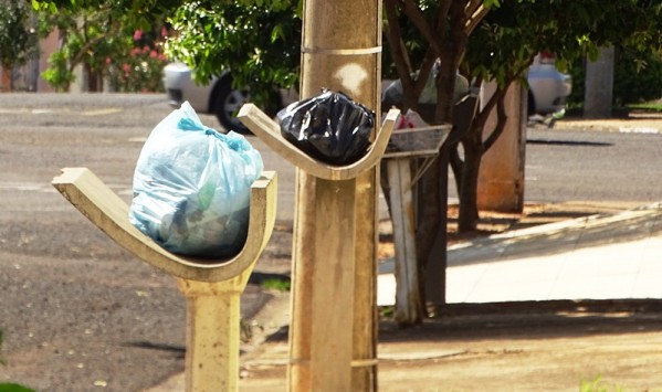 A eleição em três turnos e o lixo na rua