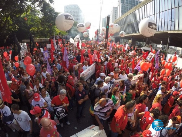 País tem protestos pró-Dilma em 22 estados