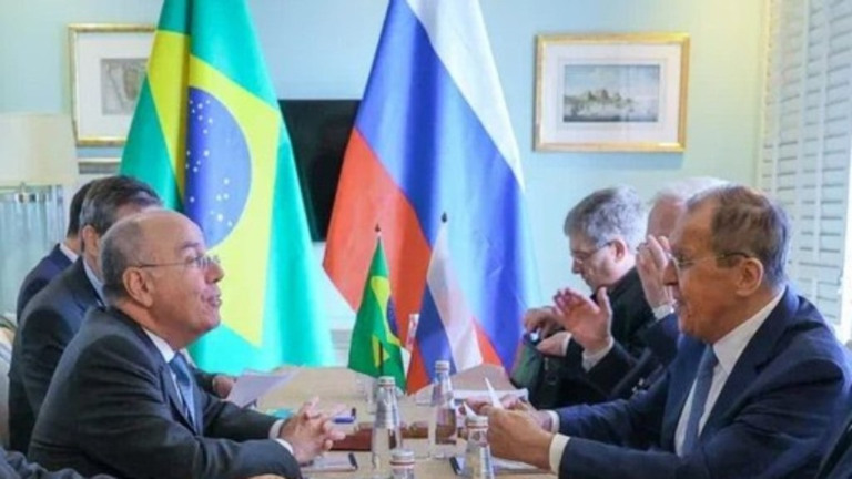 Reprodução/Twitter @ItamaratyGovBr Mauro Vieira se reuniu com Sergey Lavrov após encontro do BRICS