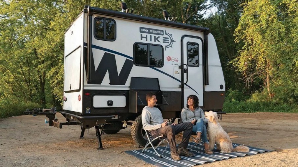 Terrestre de primeira viagem: Winnebago lança seu trailer de entrada Hike 100