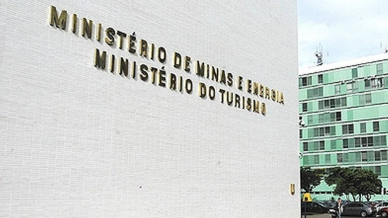 Bares e restaurantes querem horário de verão, mas governo descarta