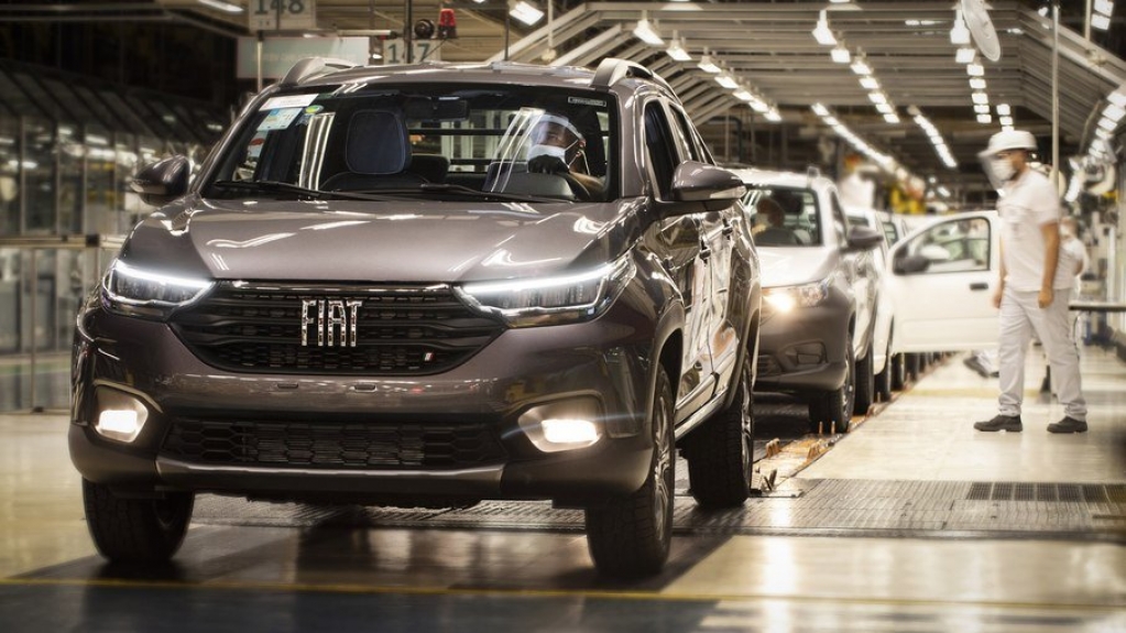 Fiat retoma às atividades em meio a crise de semicondutores