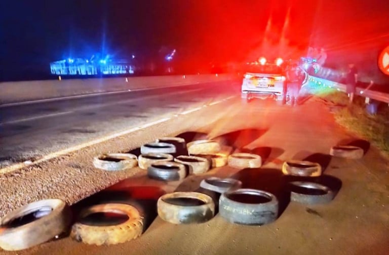 Protesto fecha BR-153 por 2h30; polícia evita interdição em Ourinhos