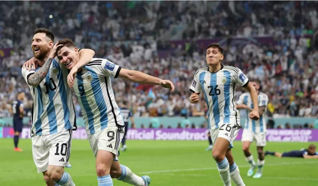 Argentina vence Croácia com gol e novas marcas de Messi em copas