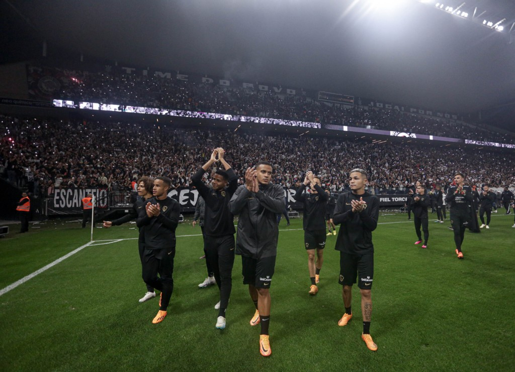 Corinthians treina na Neo Química Arena de olho em clássico com o São Paulo