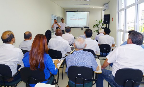 Consumidor deve exigir informações e qualificação de corretores de imóveis