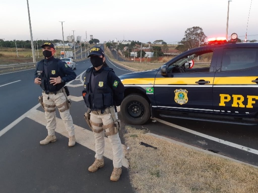 PRF de Marília multa 204 por ultrapassagens proibidas durante feriado