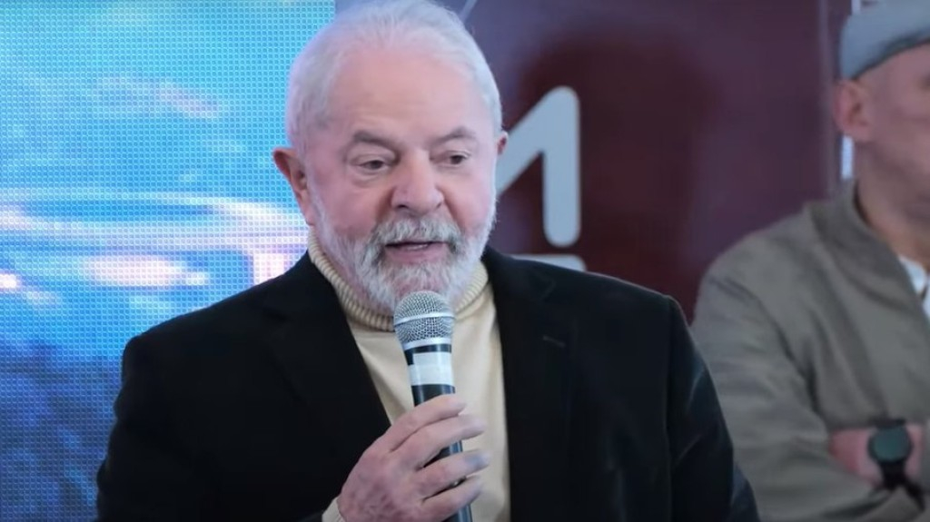 Lula foca na abstenção de votos e diz que pretende vencer no 1º turno