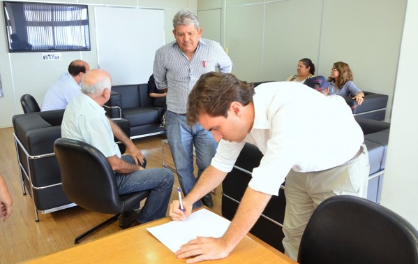 Prefeitura anuncia pagamento e fim de greve na saúde