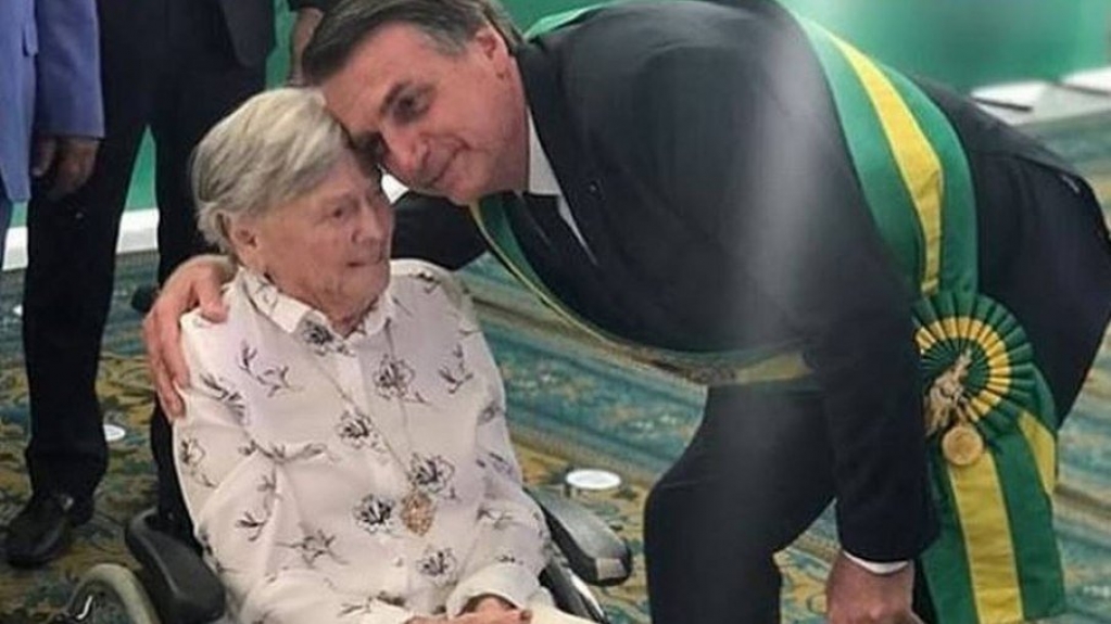 Mãe de Jair Bolsonaro é internada no interior de São Paulo