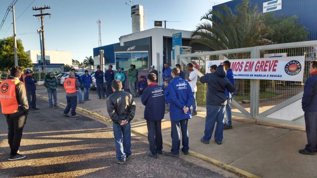 Greve paralisa metalúrgica de Marília após atrasos em salários