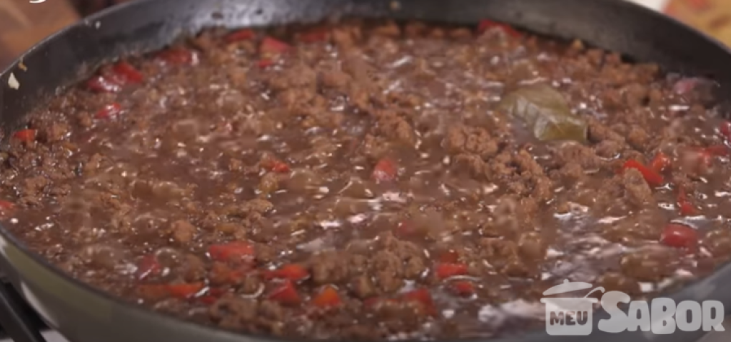 Carne moída com molho de cerveja