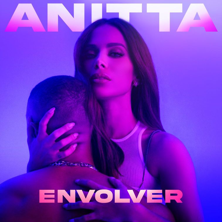 Anitta esbanja sensualidade em seu novo clipe "Envolver"