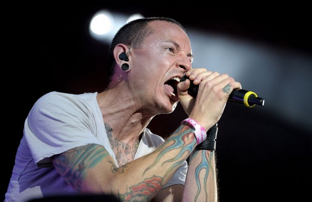 Vocalista do Linkin Park é encontrado morto em casa