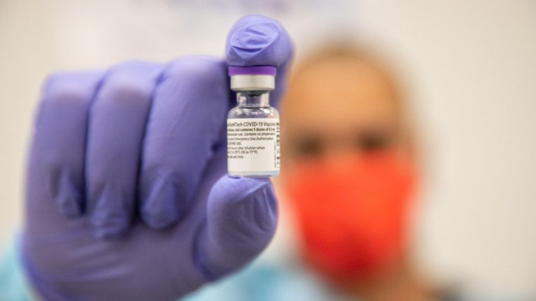 Vacinas bivalentes contra Covid-19 da  Pfizer chega ao Brasil