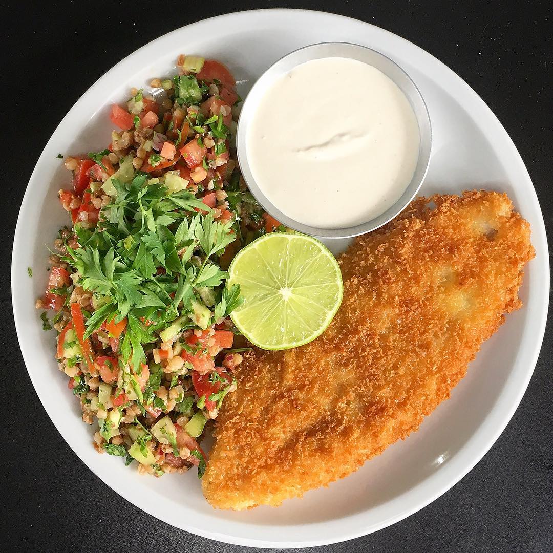 Shnitzel de pescada branca. Foto: Reprodução/Instagram (@shoshana_delishop) - 08.09.2022