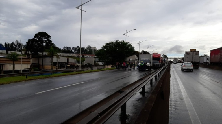 SP: BR-116 é liberada por manifestantes após discurso de Bolsonaro