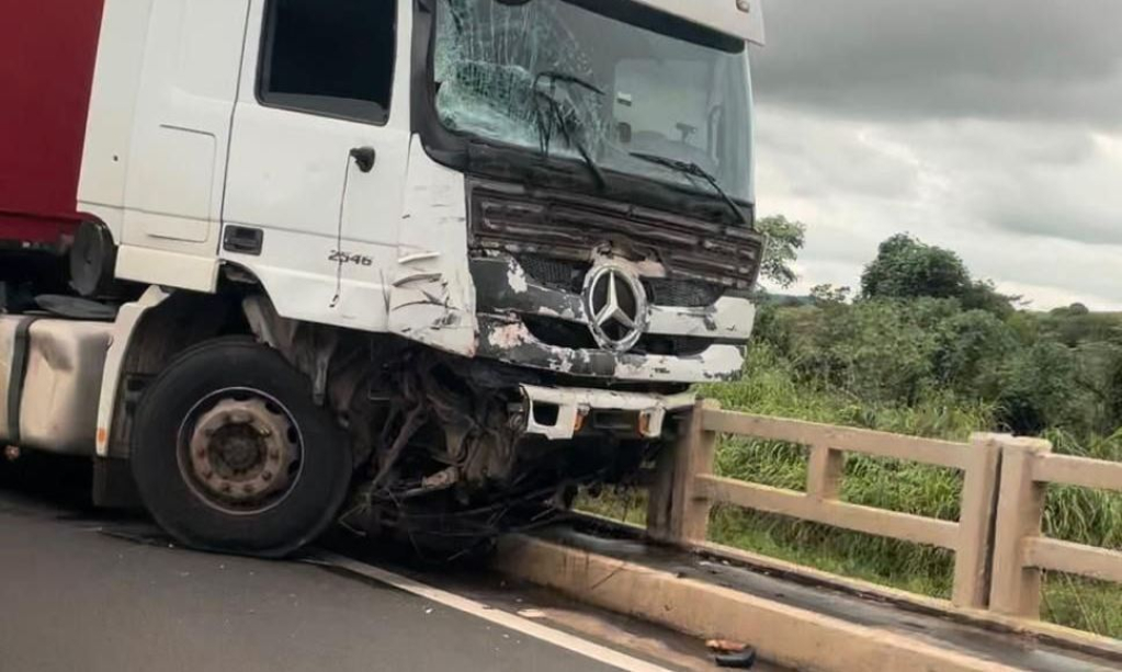 Rodovia de Marília tem ultrapassagem proibida, mortes e fuga