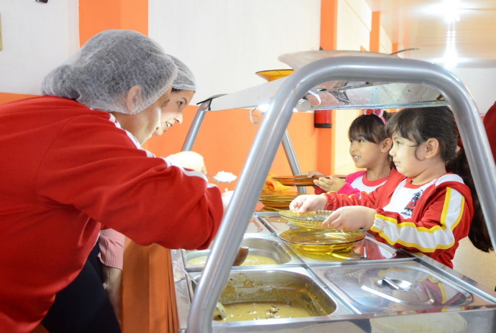 Mudança em distribuição de merenda tem apoio em escolas e conselho