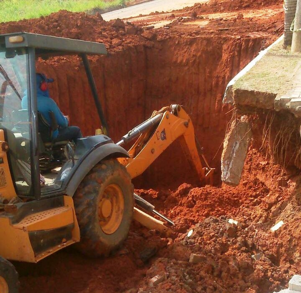 Adutora rompe no domingo, bombas param na segunda e bairros podem ficar sem água – Divulgação