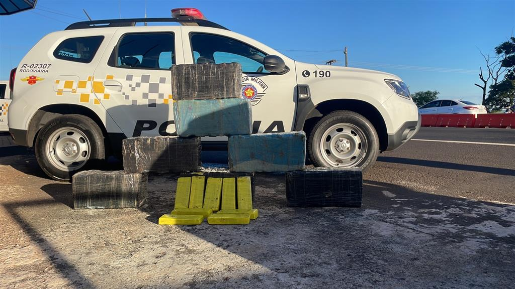 Policiais suspeitam de mulher em posto e apreendem 147kg de maconha