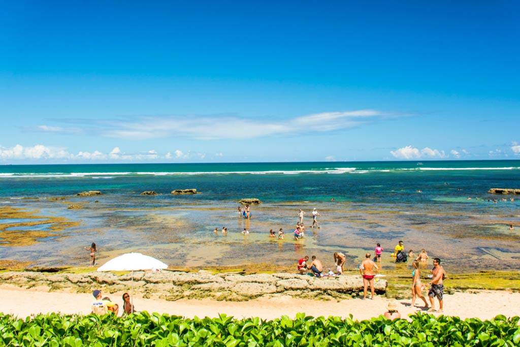 Praia do Mucugê tem piscinas naturais, bela vista e infraestrutura para visitantes. Foto: Arraial d'Ajuda