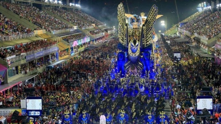 Beija-Flor renasce em desfile excelente e domina 1ª noite na Sapucaí