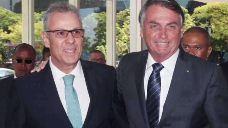 Ex-ministro de Bolsonaro contará outra história sobre joias a Michelle