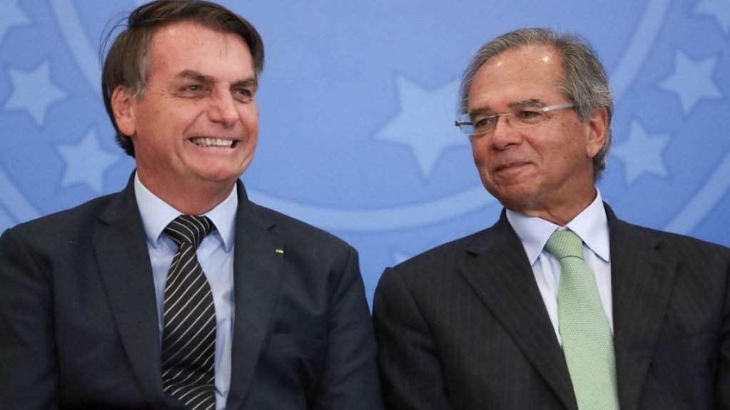 Bolsonaro gasta o equivalente a 2 anos de Bolsa Família para elevar popularidade