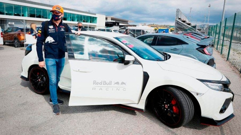 Max Verstappen vai vender seu Civic Type R e doar dinheiro à caridade