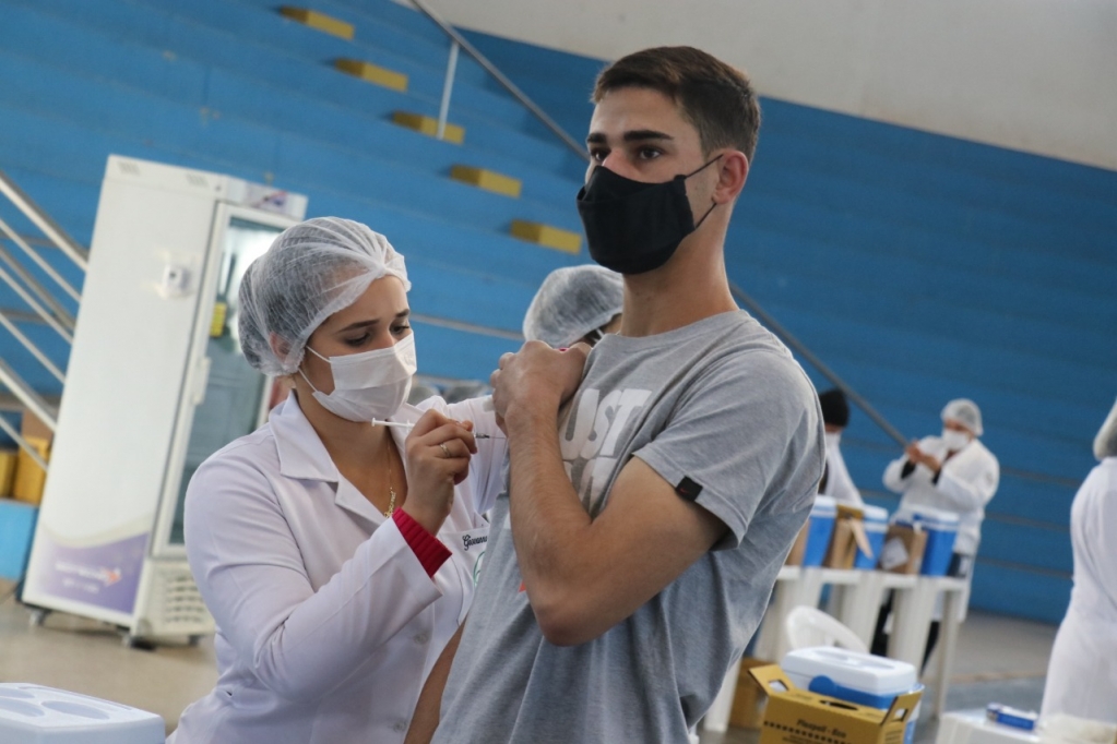 Vacina acima de 18 anos - Marilia abre na terça cadastro para 2.500 doses