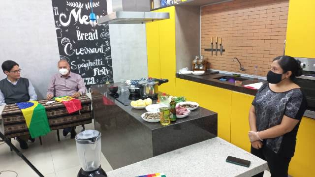 Projeto usa gastronomia para estimular inclusão de imigrantes em Marília