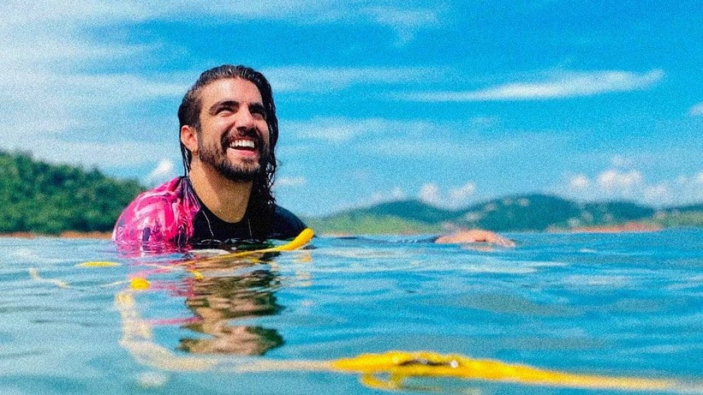 Caio Castro reforma apê em Praia Grande (SP); o que fazer na cidade?