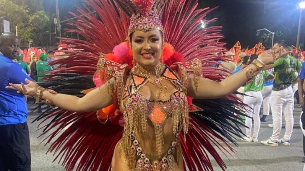 Carnaval: Musa da Estácio de Sá brilha na Sapucaí após dieta da pipoca Carnaval: Musa da Estácio de Sá brilha na Sapucaí após dieta da pipoca