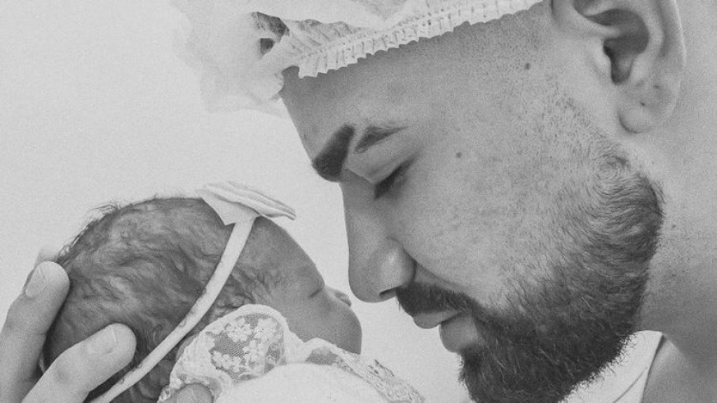 Nasce Bella, filha do cantor Dilsinho com Beatriz Ferraz; veja foto Nasce Bella, filha do cantor Dilsinho com Beatriz Ferraz; veja foto