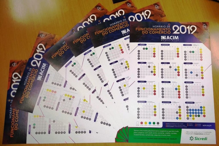 Comércio distribui dez mil calendários e promove horário especial de 2019