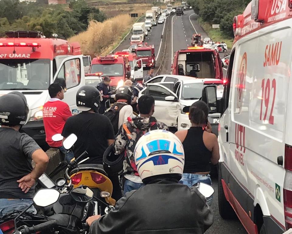Acidentes provocam congestionamento na rodovia do Contorno em Marília Acidentes provocam congestionamento na rodovia do Contorno em Marília