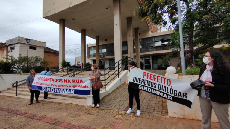 Sindicato de servidores vai à Justiça por pagamento de aposentados em Marília