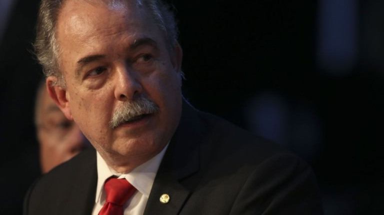 Mercadante anuncia novos nomes para diretoria do BNDES
