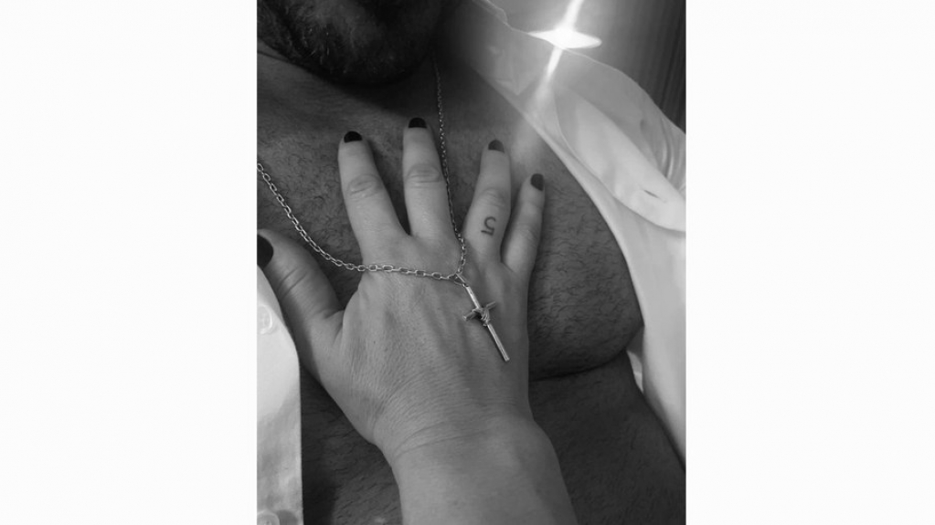 Entenda tatuagem de Paolla Oliveira em foto que viralizou na internet Entenda tatuagem de Paolla Oliveira em foto que viralizou na internet