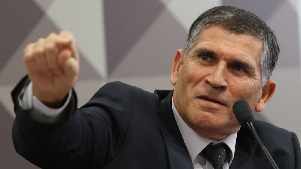"Bolsonaro blefa ao dizer que tem apoio das Forças Armadas", diz ex-ministro "Bolsonaro blefa ao dizer que tem apoio das Forças Armadas", diz ex-ministro