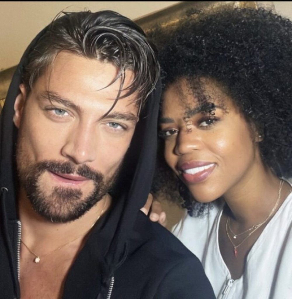Joice Rodrigues: A Esteticista que atende diversas celebridades na Italia e veio ao Brasil com Simone Sussina Joice Rodrigues: A Esteticista que atende diversas celebridades na Italia e veio ao Brasil com Simone Sussina