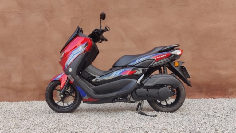 Yamaha NMax Homem-Aranha:  andamos no scooter personalizado