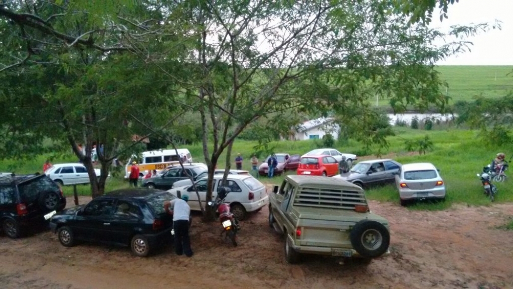 Famílias ocupam fazenda de frigorífico falido em Bauru