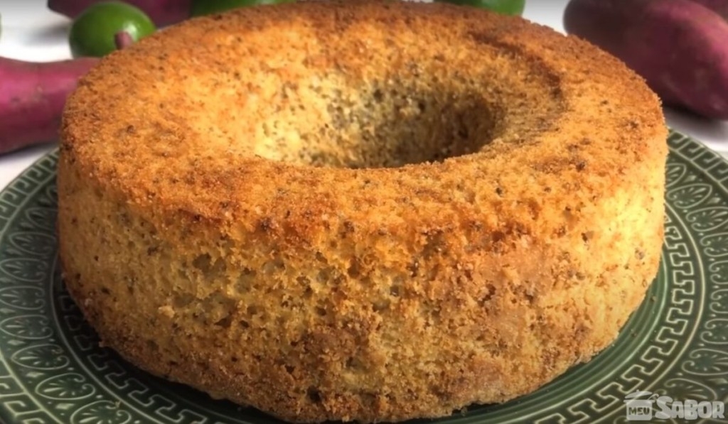 Aprenda a fazer um saboroso Bolo de Batata doce com limão