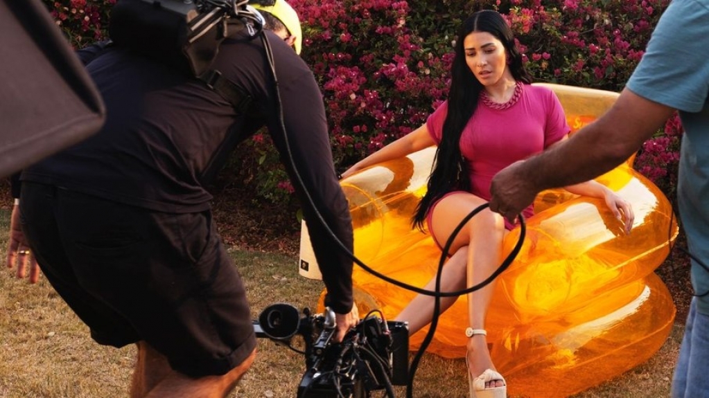 Recém-separada, Simaria protagoniza nova ação da My Shoes e diz que está feliz Recém-separada, Simaria protagoniza nova ação da My Shoes e diz que está feliz