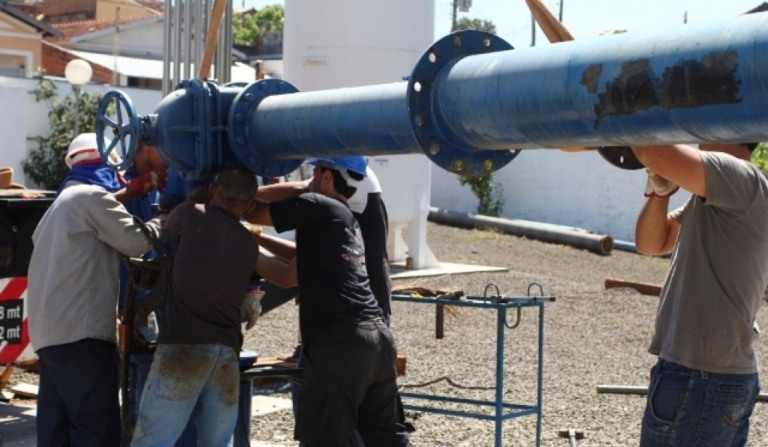Bomba queima, poço para e complica abastecimento de água na zona norte