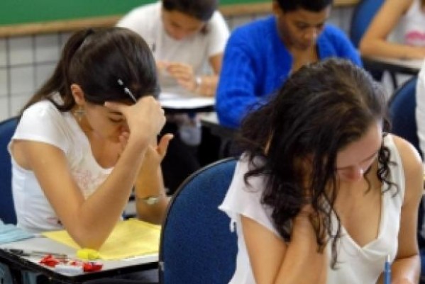 Sem acordo, estudantes poderão pagar parte da mensalidade fora do Fies